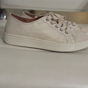 Sofft‎ Tan Leather Fashion Sneakers. Size 9